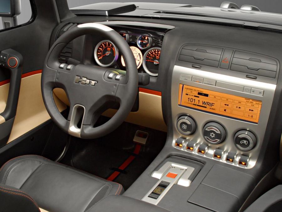Интерьер Hummer H3T Concept 2003 года  (фото 6 из 19)